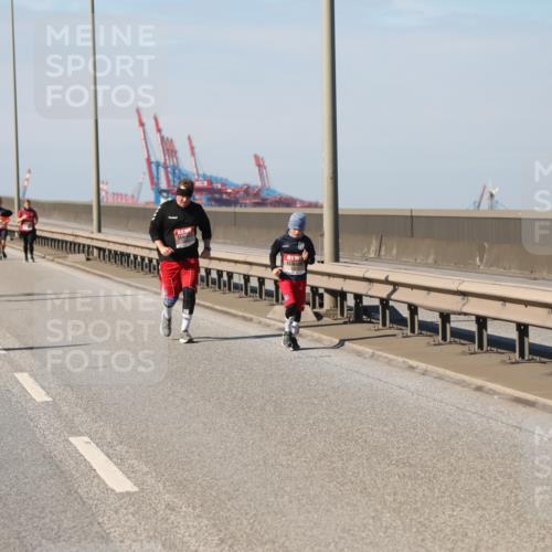 03.10.2025 - Köhlbrandbrückenlauf Yannick Fuchs http://msf.ph/oto/9190749 03.10.2025 12:10:45 Position 3  meine-sportfotos.de