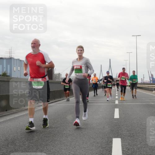 03.10.2025 - Köhlbrandbrückenlauf Matties Gatica Varas http://msf.ph/oto/9190751 03.10.2025 16:03:29 Position 3 8120, 8345 meine-sportfotos.de