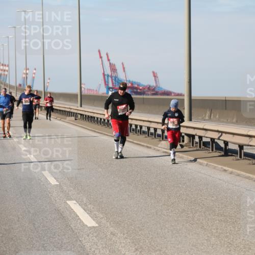 03.10.2025 - Köhlbrandbrückenlauf Yannick Fuchs http://msf.ph/oto/9190754 03.10.2025 12:10:45 Position 3  meine-sportfotos.de