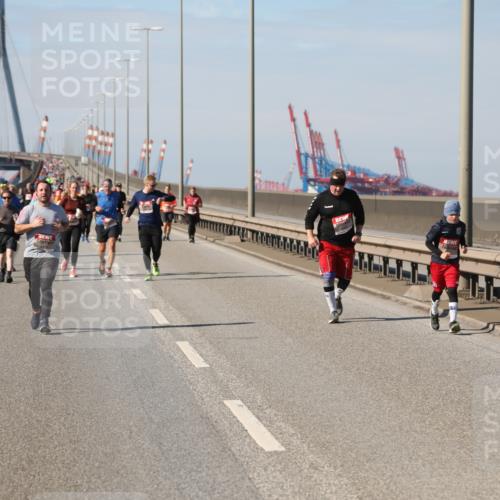 03.10.2025 - Köhlbrandbrückenlauf Yannick Fuchs http://msf.ph/oto/9190758 03.10.2025 12:10:45 Position 3  meine-sportfotos.de