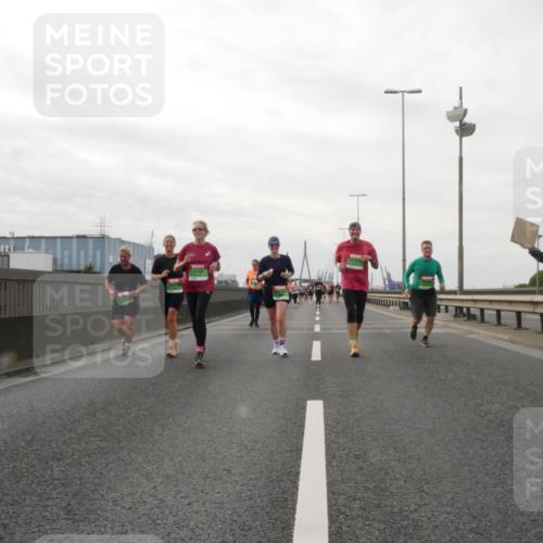 03.10.2025 - Köhlbrandbrückenlauf Matties Gatica Varas http://msf.ph/oto/9190759 03.10.2025 16:03:32 Position 3  meine-sportfotos.de