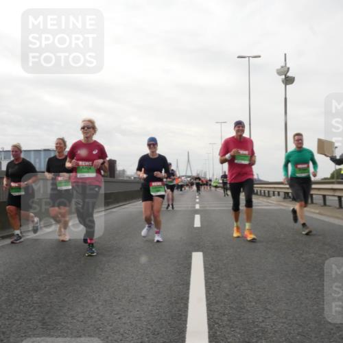 03.10.2025 - Köhlbrandbrückenlauf Matties Gatica Varas http://msf.ph/oto/9190764 03.10.2025 16:03:33 Position 3  meine-sportfotos.de