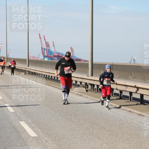 03.10.2025 - Köhlbrandbrückenlauf Yannick Fuchs http://msf.ph/oto/9190768 03.10.2025 12:10:47 Position 3  meine-sportfotos.de