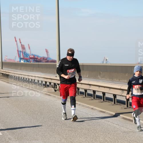 03.10.2025 - Köhlbrandbrückenlauf Yannick Fuchs http://msf.ph/oto/9190771 03.10.2025 12:10:50 Position 3 6357 meine-sportfotos.de