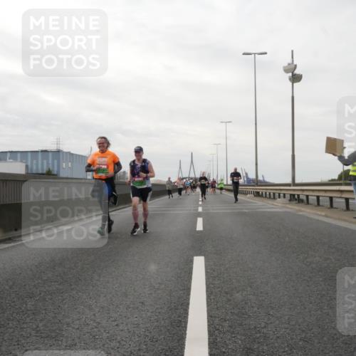 03.10.2025 - Köhlbrandbrückenlauf Matties Gatica Varas http://msf.ph/oto/9190774 03.10.2025 16:03:35 Position 3  meine-sportfotos.de