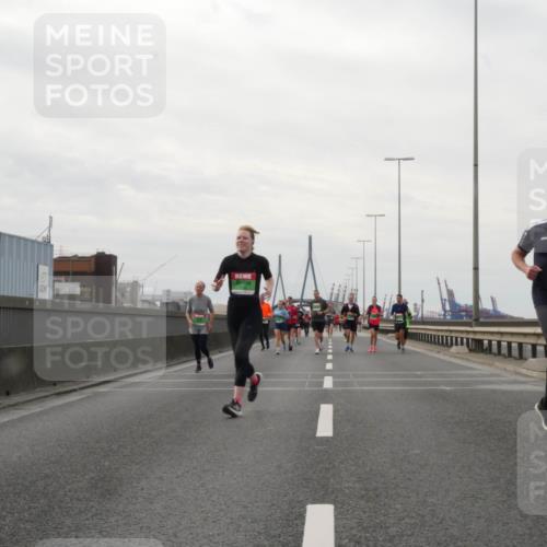 03.10.2025 - Köhlbrandbrückenlauf Matties Gatica Varas http://msf.ph/oto/9190787 03.10.2025 16:03:39 Position 3  meine-sportfotos.de