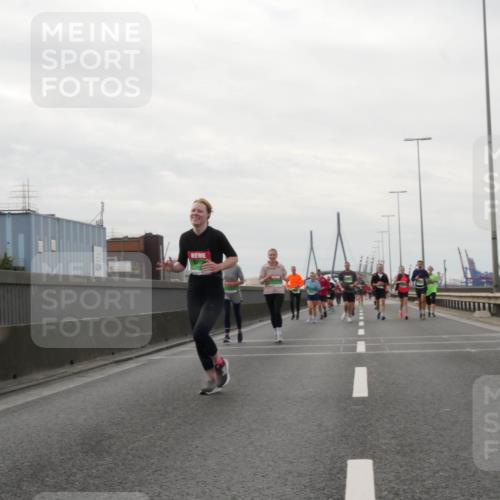 03.10.2025 - Köhlbrandbrückenlauf Matties Gatica Varas http://msf.ph/oto/9190789 03.10.2025 16:03:40 Position 3  meine-sportfotos.de