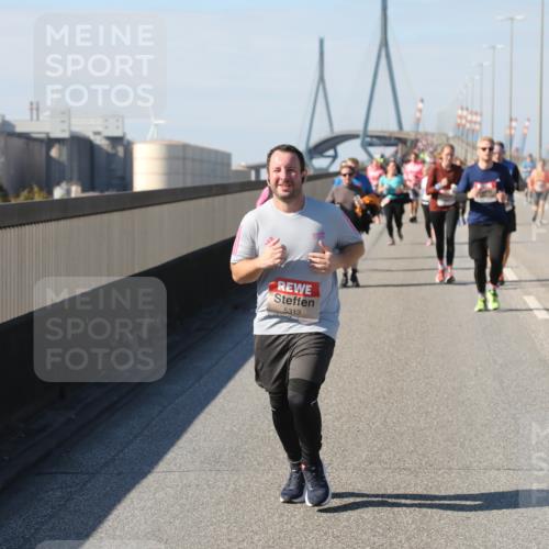 03.10.2025 - Köhlbrandbrückenlauf Yannick Fuchs http://msf.ph/oto/9190792 03.10.2025 12:10:52 Position 3 5313 meine-sportfotos.de
