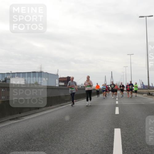 03.10.2025 - Köhlbrandbrückenlauf Matties Gatica Varas http://msf.ph/oto/9190793 03.10.2025 16:03:42 Position 3  meine-sportfotos.de