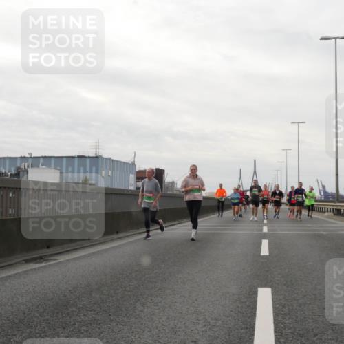 03.10.2025 - Köhlbrandbrückenlauf Matties Gatica Varas http://msf.ph/oto/9190796 03.10.2025 16:03:42 Position 3  meine-sportfotos.de
