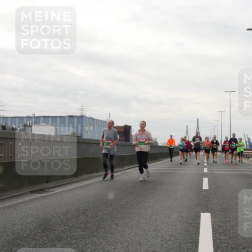 03.10.2025 - Köhlbrandbrückenlauf Matties Gatica Varas http://msf.ph/oto/9190798 03.10.2025 16:03:43 Position 3  meine-sportfotos.de