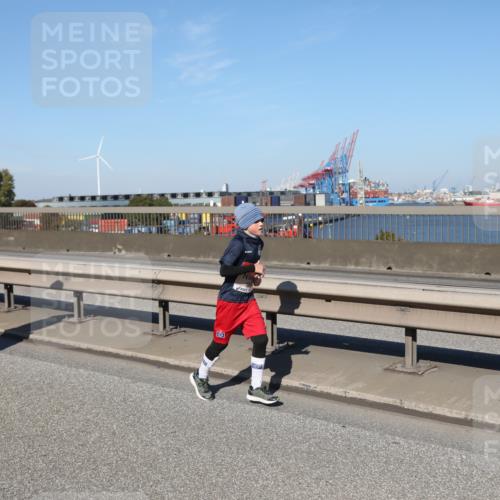 03.10.2025 - Köhlbrandbrückenlauf Yannick Fuchs http://msf.ph/oto/9190816 03.10.2025 12:10:54 Position 3  meine-sportfotos.de