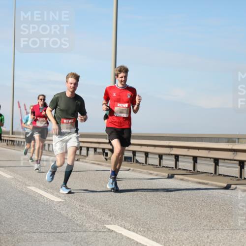 03.10.2025 - Köhlbrandbrückenlauf Yannick Fuchs http://msf.ph/oto/9190827 03.10.2025 11:51:13 Position 3 6800 meine-sportfotos.de