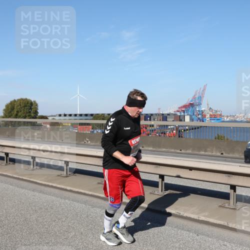 03.10.2025 - Köhlbrandbrückenlauf Yannick Fuchs http://msf.ph/oto/9190831 03.10.2025 12:10:55 Position 3  meine-sportfotos.de