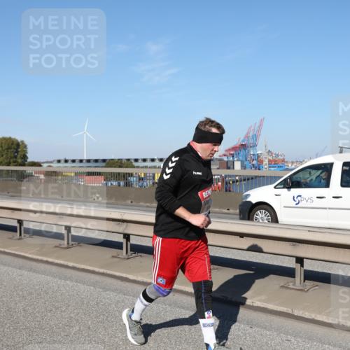 03.10.2025 - Köhlbrandbrückenlauf Yannick Fuchs http://msf.ph/oto/9190835 03.10.2025 12:10:55 Position 3  meine-sportfotos.de
