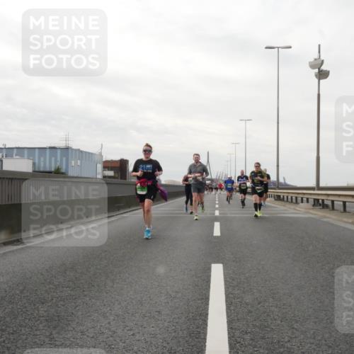 03.10.2025 - Köhlbrandbrückenlauf Matties Gatica Varas http://msf.ph/oto/9190836 03.10.2025 16:03:53 Position 3  meine-sportfotos.de