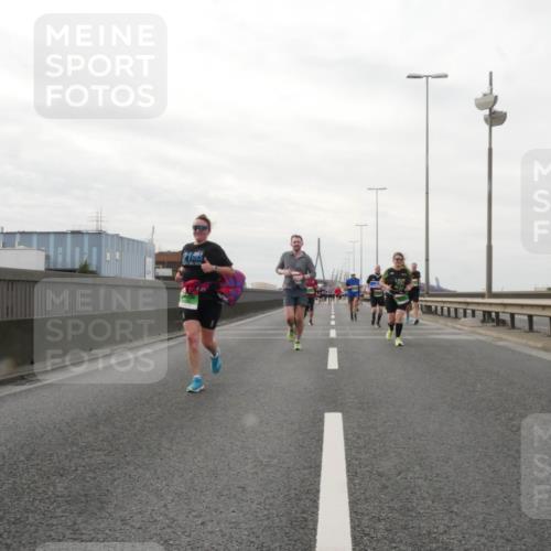 03.10.2025 - Köhlbrandbrückenlauf Matties Gatica Varas http://msf.ph/oto/9190837 03.10.2025 16:03:53 Position 3 21 meine-sportfotos.de