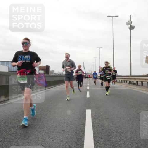 03.10.2025 - Köhlbrandbrückenlauf Matties Gatica Varas http://msf.ph/oto/9190841 03.10.2025 16:03:54 Position 3 21, 097 meine-sportfotos.de