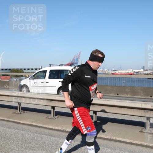 03.10.2025 - Köhlbrandbrückenlauf Yannick Fuchs http://msf.ph/oto/9190842 03.10.2025 12:10:56 Position 3  meine-sportfotos.de