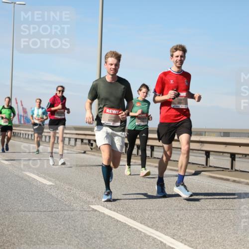 03.10.2025 - Köhlbrandbrückenlauf Yannick Fuchs http://msf.ph/oto/9190843 03.10.2025 11:51:14 Position 3 6799, 6800 meine-sportfotos.de