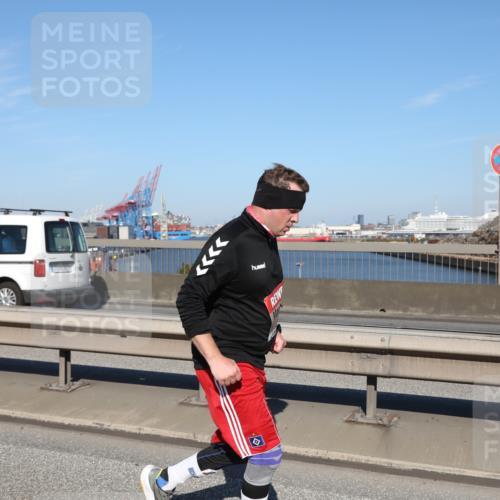 03.10.2025 - Köhlbrandbrückenlauf Yannick Fuchs http://msf.ph/oto/9190847 03.10.2025 12:10:56 Position 3  meine-sportfotos.de