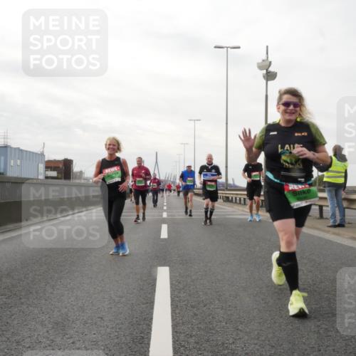 03.10.2025 - Köhlbrandbrückenlauf Matties Gatica Varas http://msf.ph/oto/9190855 03.10.2025 16:03:56 Position 3  meine-sportfotos.de