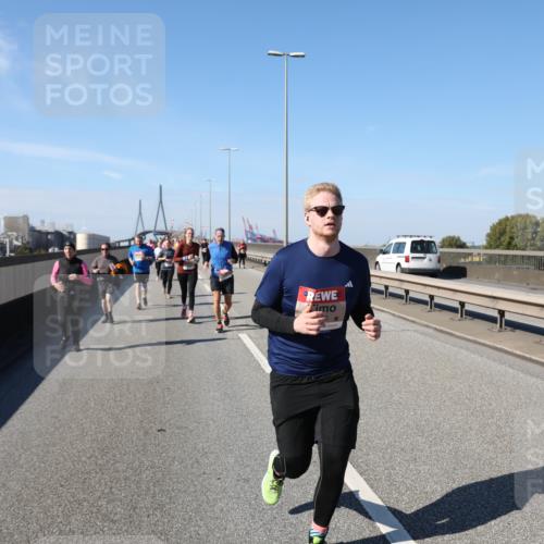 03.10.2025 - Köhlbrandbrückenlauf Yannick Fuchs http://msf.ph/oto/9190858 03.10.2025 12:10:57 Position 3  meine-sportfotos.de