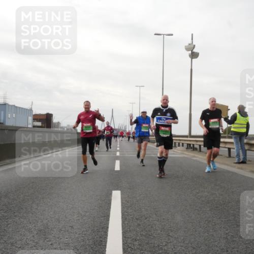 03.10.2025 - Köhlbrandbrückenlauf Matties Gatica Varas http://msf.ph/oto/9190860 03.10.2025 16:03:58 Position 3 1 meine-sportfotos.de