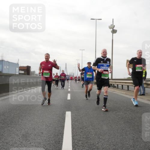 03.10.2025 - Köhlbrandbrückenlauf Matties Gatica Varas http://msf.ph/oto/9190864 03.10.2025 16:03:58 Position 3  meine-sportfotos.de