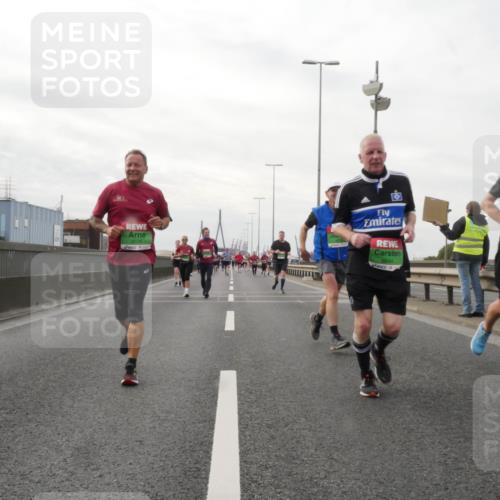 03.10.2025 - Köhlbrandbrückenlauf Matties Gatica Varas http://msf.ph/oto/9190866 03.10.2025 16:03:59 Position 3 8574, 187, 8844, 11 meine-sportfotos.de