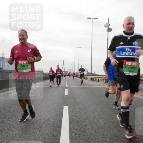 03.10.2025 - Köhlbrandbrückenlauf Matties Gatica Varas http://msf.ph/oto/9190868 03.10.2025 16:03:59 Position 3 8574, 8844, 4 meine-sportfotos.de
