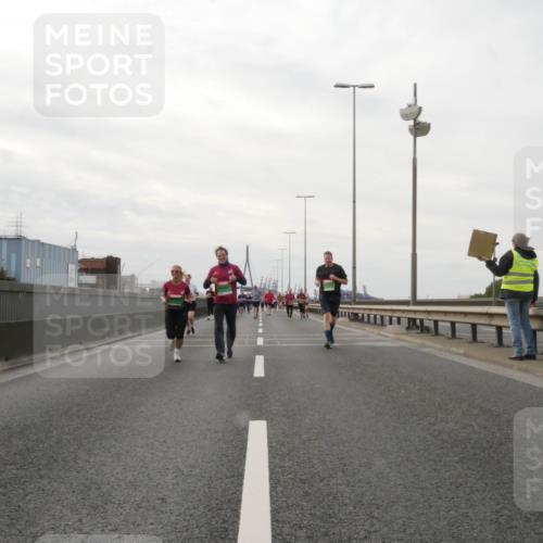 03.10.2025 - Köhlbrandbrückenlauf Matties Gatica Varas http://msf.ph/oto/9190873 03.10.2025 16:04:01 Position 3  meine-sportfotos.de