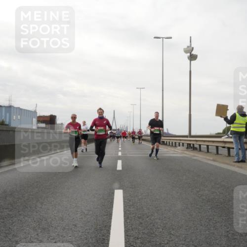 03.10.2025 - Köhlbrandbrückenlauf Matties Gatica Varas http://msf.ph/oto/9190874 03.10.2025 16:04:01 Position 3  meine-sportfotos.de