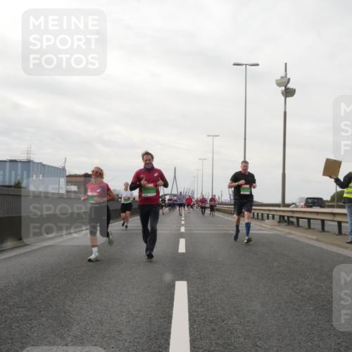 03.10.2025 - Köhlbrandbrückenlauf Matties Gatica Varas http://msf.ph/oto/9190877 03.10.2025 16:04:02 Position 3  meine-sportfotos.de