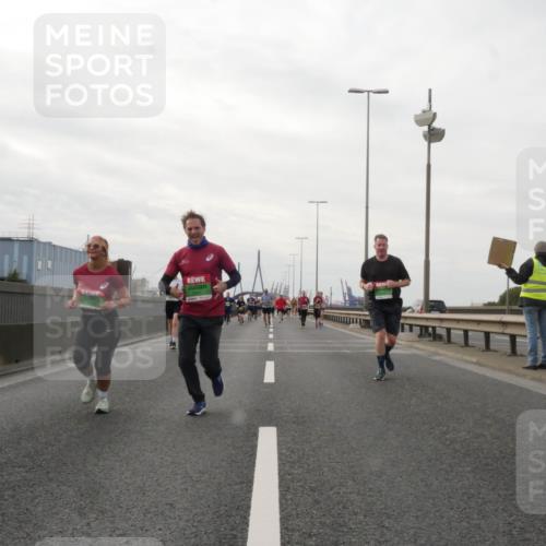 03.10.2025 - Köhlbrandbrückenlauf Matties Gatica Varas http://msf.ph/oto/9190879 03.10.2025 16:04:02 Position 3  meine-sportfotos.de