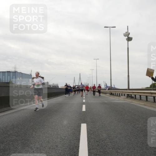 03.10.2025 - Köhlbrandbrückenlauf Matties Gatica Varas http://msf.ph/oto/9190888 03.10.2025 16:04:04 Position 3  meine-sportfotos.de
