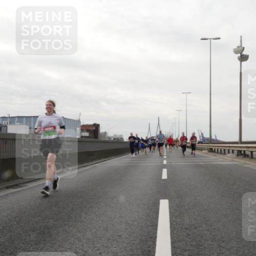 03.10.2025 - Köhlbrandbrückenlauf Matties Gatica Varas http://msf.ph/oto/9190892 03.10.2025 16:04:05 Position 3  meine-sportfotos.de