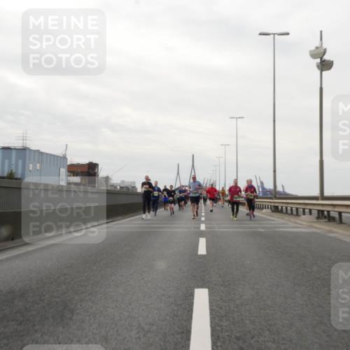 03.10.2025 - Köhlbrandbrückenlauf Matties Gatica Varas http://msf.ph/oto/9190895 03.10.2025 16:04:06 Position 3  meine-sportfotos.de