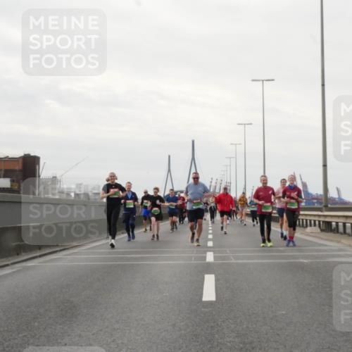 03.10.2025 - Köhlbrandbrückenlauf Matties Gatica Varas http://msf.ph/oto/9190896 03.10.2025 16:04:06 Position 3  meine-sportfotos.de