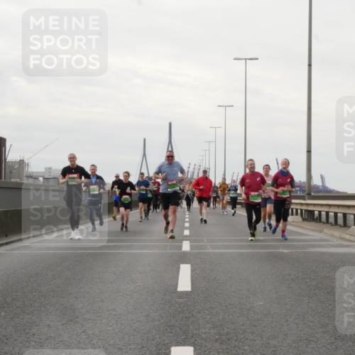03.10.2025 - Köhlbrandbrückenlauf Matties Gatica Varas http://msf.ph/oto/9190899 03.10.2025 16:04:07 Position 3  meine-sportfotos.de