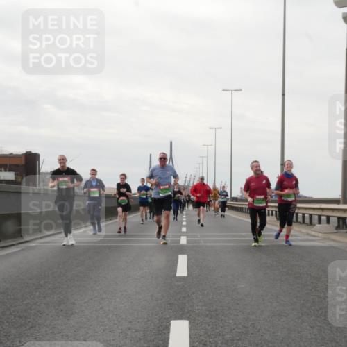 03.10.2025 - Köhlbrandbrückenlauf Matties Gatica Varas http://msf.ph/oto/9190907 03.10.2025 16:04:08 Position 3  meine-sportfotos.de