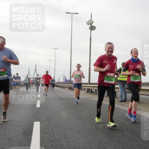 03.10.2025 - Köhlbrandbrückenlauf Matties Gatica Varas http://msf.ph/oto/9190920 03.10.2025 16:04:11 Position 3 9497, 9498 meine-sportfotos.de