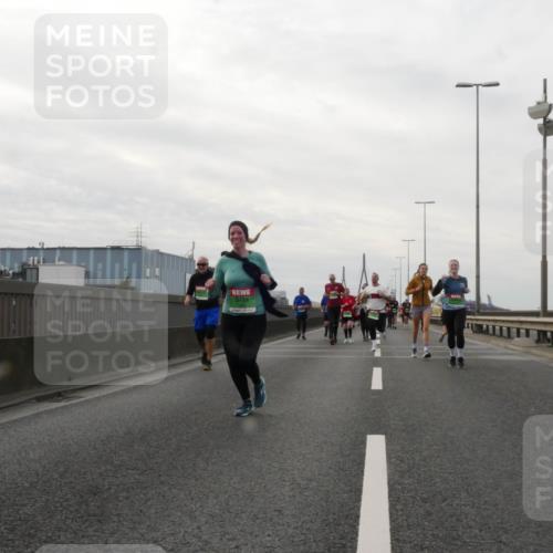03.10.2025 - Köhlbrandbrückenlauf Matties Gatica Varas http://msf.ph/oto/9190935 03.10.2025 16:04:17 Position 3  meine-sportfotos.de