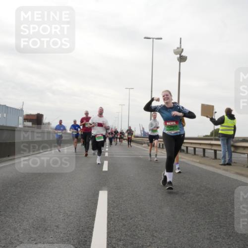 03.10.2025 - Köhlbrandbrückenlauf Matties Gatica Varas http://msf.ph/oto/9190943 03.10.2025 16:04:19 Position 3  meine-sportfotos.de