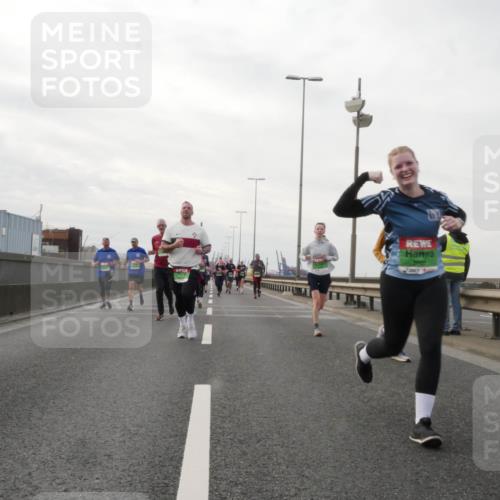 03.10.2025 - Köhlbrandbrückenlauf Matties Gatica Varas http://msf.ph/oto/9190946 03.10.2025 16:04:20 Position 3  meine-sportfotos.de