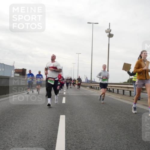 03.10.2025 - Köhlbrandbrückenlauf Matties Gatica Varas http://msf.ph/oto/9190949 03.10.2025 16:04:20 Position 3  meine-sportfotos.de