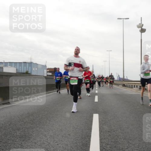 03.10.2025 - Köhlbrandbrückenlauf Matties Gatica Varas http://msf.ph/oto/9190951 03.10.2025 16:04:21 Position 3  meine-sportfotos.de