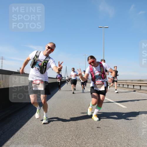 03.10.2025 - Köhlbrandbrückenlauf Yannick Fuchs http://msf.ph/oto/9190955 03.10.2025 11:51:23 Position 3 6816, 6814 meine-sportfotos.de