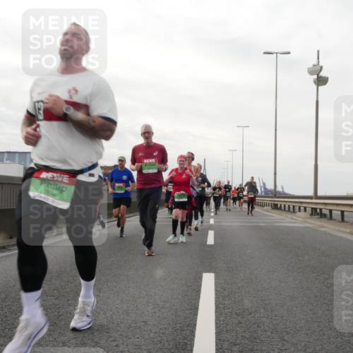 03.10.2025 - Köhlbrandbrückenlauf Matties Gatica Varas http://msf.ph/oto/9190956 03.10.2025 16:04:22 Position 3  meine-sportfotos.de