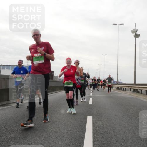 03.10.2025 - Köhlbrandbrückenlauf Matties Gatica Varas http://msf.ph/oto/9190960 03.10.2025 16:04:23 Position 3 9613 meine-sportfotos.de